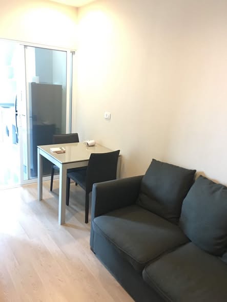 living room of Centric Huai Khwang Station