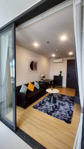 room interior of Centric Huai Khwang Station