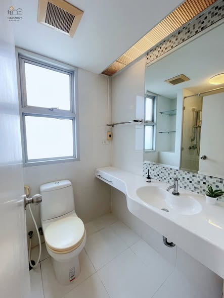 bathroom of Centric Scene Ratchavipha