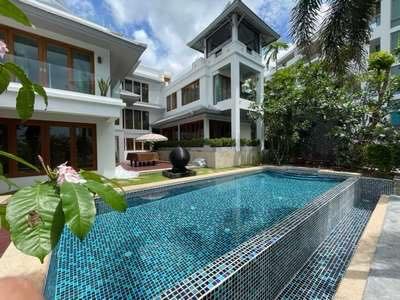 pool of Centro Bangna