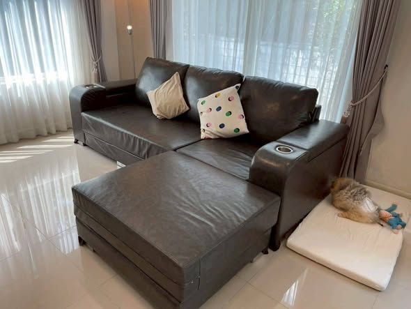 living room and bedroom of Centro Bangna-Wongwaen เซนโทร บางนา-วงแหวน