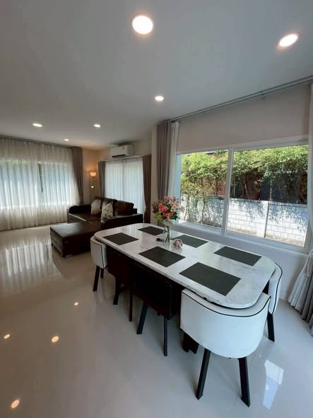living room and room interior of Centro Bangna-Wongwaen เซนโทร บางนา-วงแหวน