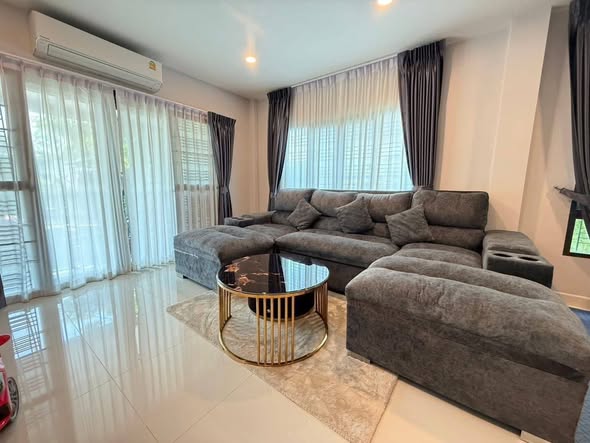 living room and bedroom of Centro Vibhavadi