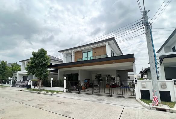 Centro Wongwaen-Chatuchot เซนโทร วงแหวน-จตุโชติ