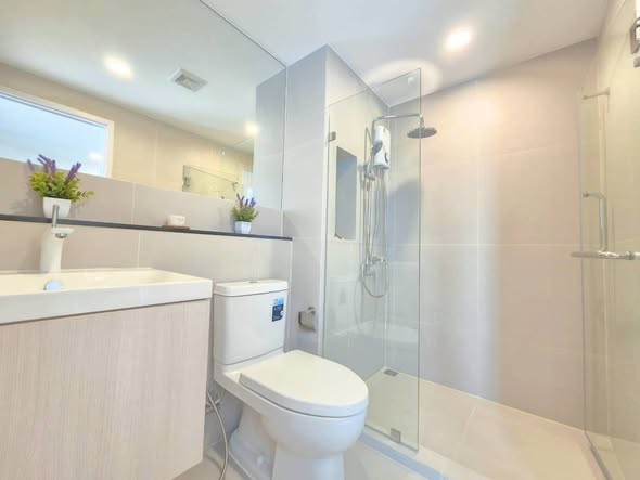bathroom of Cerocco Bangna 36