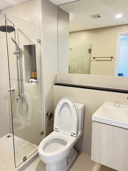 room interior and bathroom of Cerocco Bangna 36
