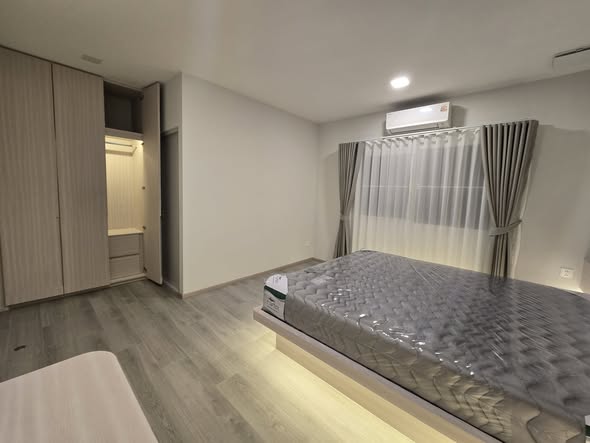bedroom and room interior of Chaiyapruek Bangna KM15