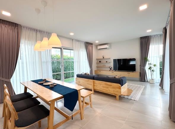 living room and bedroom of Chaiyapruek Bangna KM15