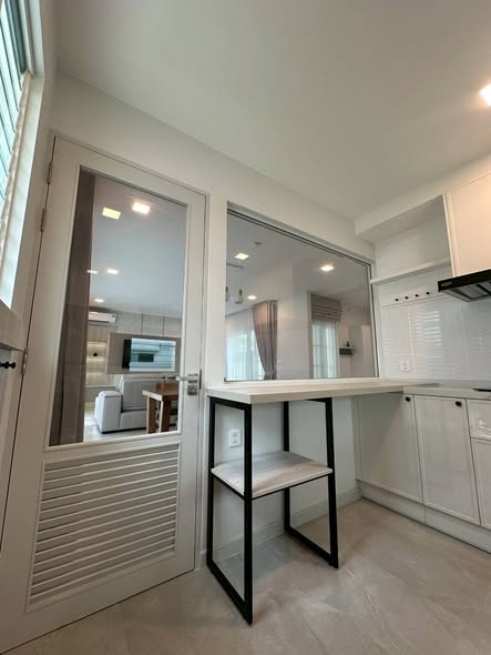 room interior and kitchen of Chaiyapruek Bangna KM15