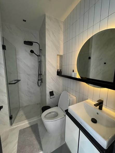 bathroom of Chapter Charoennakhon–Riverside
