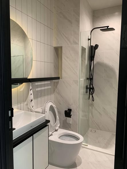 bathroom of Chapter Charoennakhon–Riverside
