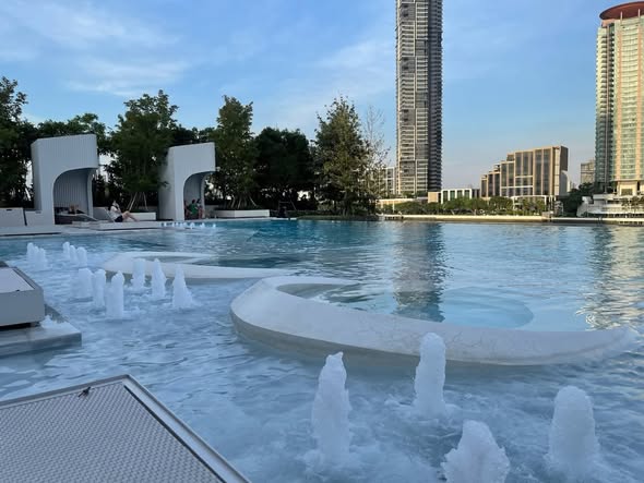 pool of Chapter Charoennakhon–Riverside