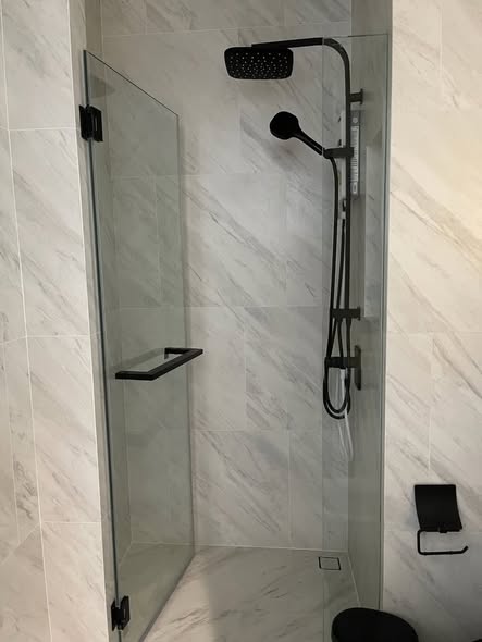 room interior and bathroom of Chapter Charoennakhon–Riverside
