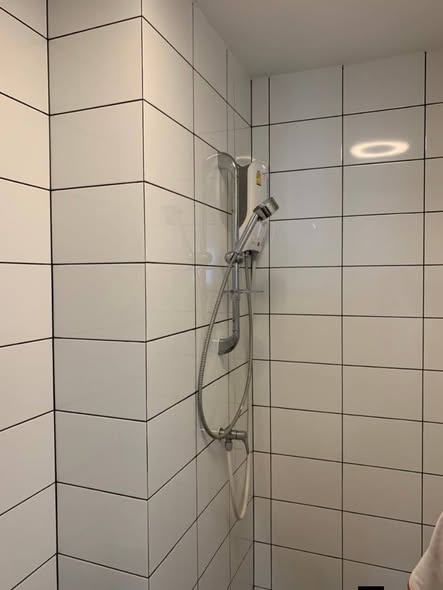 bathroom of Chapter One Eco Ratchada-HuaiKhwang