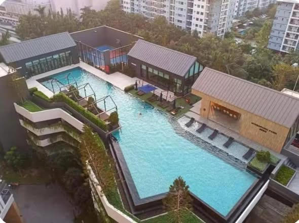 pool of Chapter One Eco Ratchada-HuaiKhwang