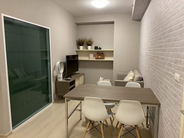 room interior and bathroom of Chapter One Eco Ratchada-HuaiKhwang