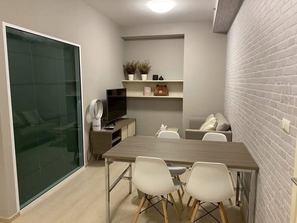room interior and bathroom of Chapter One Eco Ratchada-HuaiKhwang