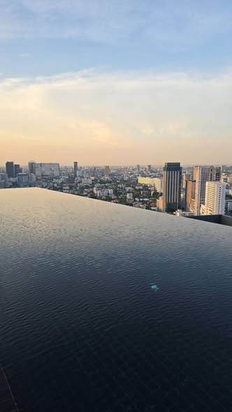 pool of Chapter One Midtown Lat Phrao 24