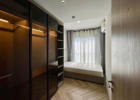 bedroom and room interior of CHAPTER THONGLOR 25