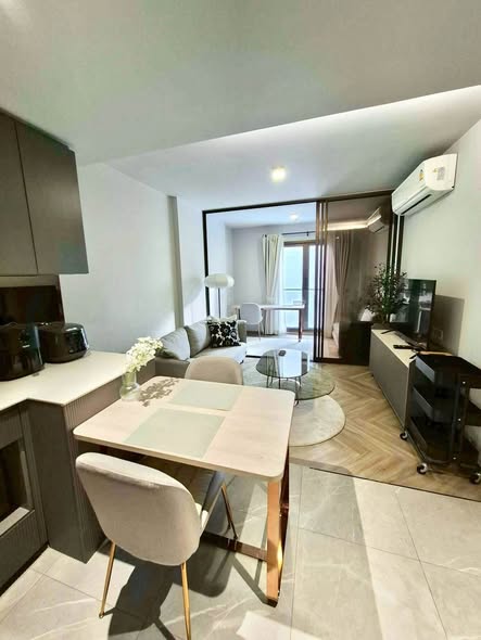 living room and room interior of CHAPTER THONGLOR 25
