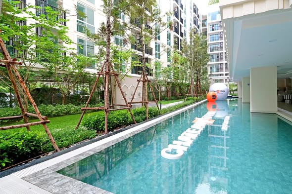 pool of Chateau in town Major Ratchayothin