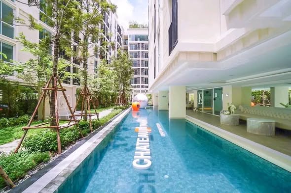 pool of Chateau in town Major Ratchayothin