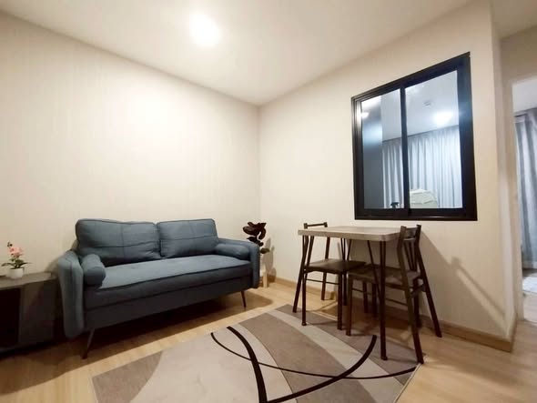 living room and bedroom of Chateau In Town Sukhumvit 64/1.