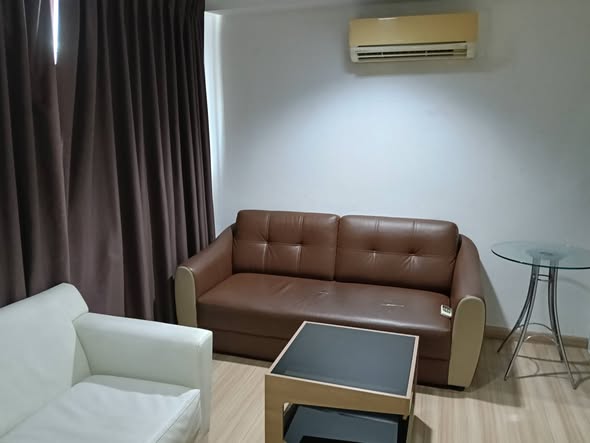 bedroom and living room of Chateau in Town Sukhumvit 64A (Skymoon)