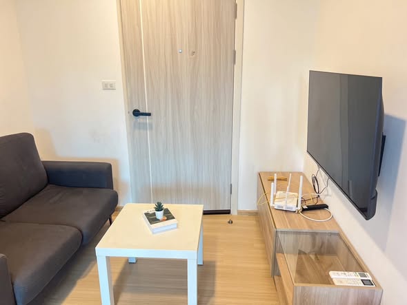 living room and room interior of Chewathai Hallmark Ladprao – Chokchai 4