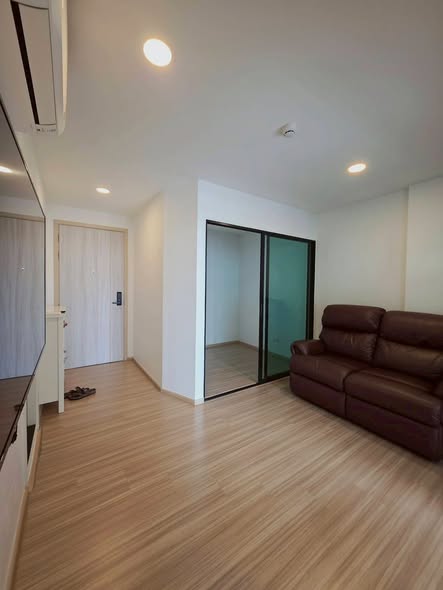 living room and room interior of Chewathai Hallmark Ladprao – Chokchai 4