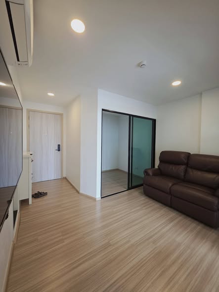 living room and room interior of Chewathai Hallmark Ladprao – Chokchai 4 Phase 2