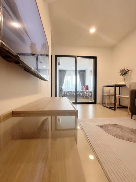 living room and room interior of Chewathai Hallmark Ladprao – Chokchai 4 Phase 2