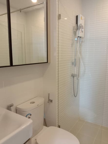 room interior and bathroom of Chewathai Kaset-Nawamin