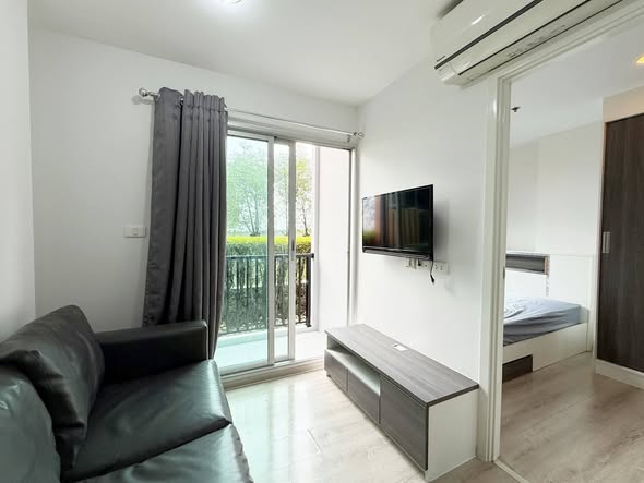 bedroom and room interior of Chewathai Phetkasem 27