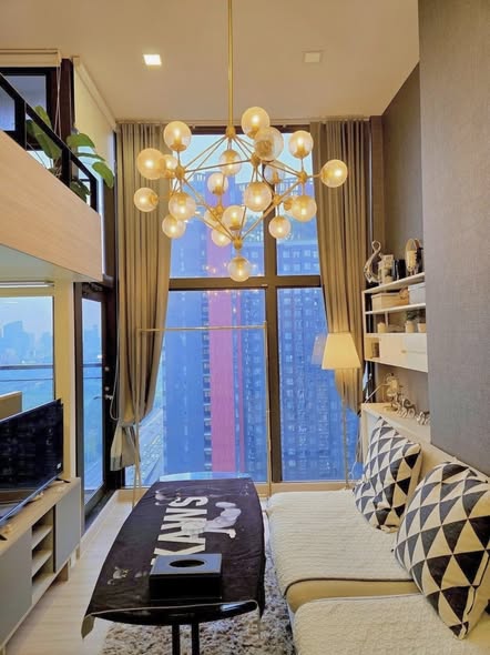 bedroom and living room of Chewathai Residence Asoke