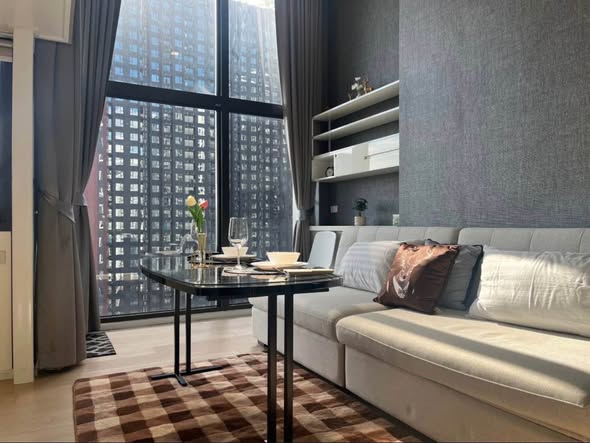 bedroom and living room of Chewathai Residence Asoke