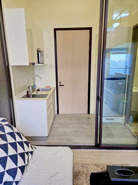 bedroom and room interior of Chewathai Residence Asoke