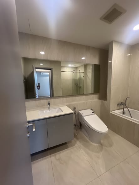bathroom of Chewathai Residence Thong Lo