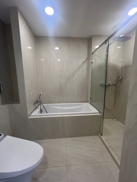 bathroom of Chewathai Residence Thong Lo