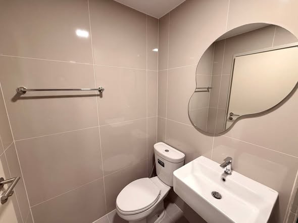 bathroom of COBE Kaset-Sripatum (โค้บบ์ เกษตร-ศรีปทุม)