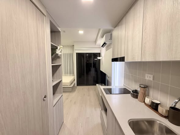 room interior and bathroom of COBE Kaset-Sripatum (โค้บบ์ เกษตร-ศรีปทุม)