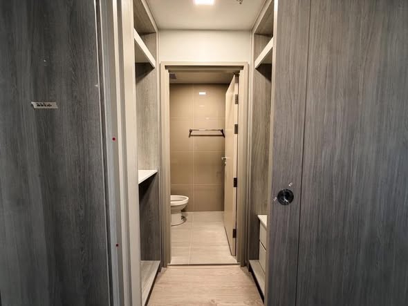room interior and bathroom of COBE Kaset-Sripatum (โค้บบ์ เกษตร-ศรีปทุม)