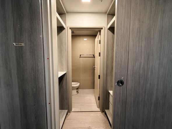 room interior and bathroom of COBE Kaset-Sripatum (โค้บบ์ เกษตร-ศรีปทุม)