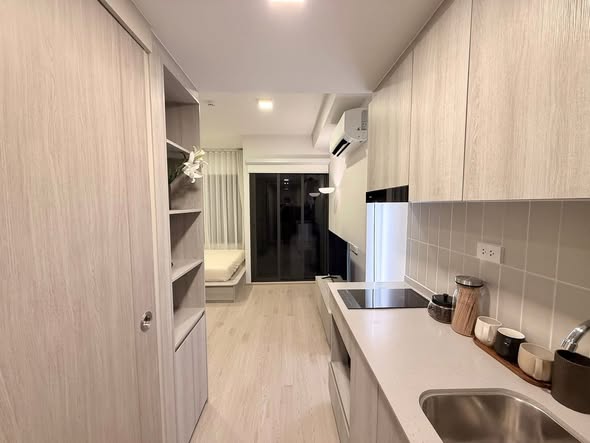 room interior and kitchen of COBE Kaset-Sripatum (โค้บบ์ เกษตร-ศรีปทุม)