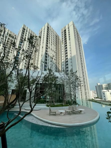 pool of COBE Ratchada-Rama 9