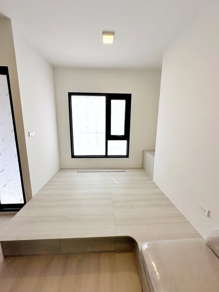room interior and bathroom of COBE Ratchada-Rama 9