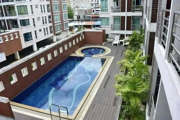 pool of Condo Chateau In Town Ratchada 13