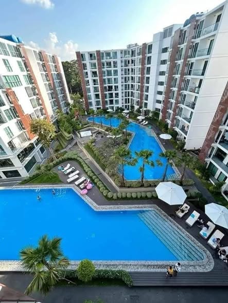 pool of Condo One SIAM