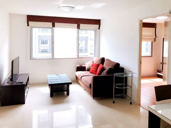 living room and room interior of Condo One Sukhumvit 52