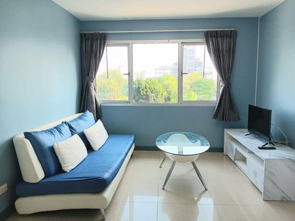 living room and bedroom of Condo One Thong Lo